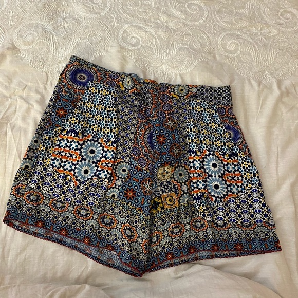 Desigual Shasa Pattern Shorts (10) - Picture 2 of 12